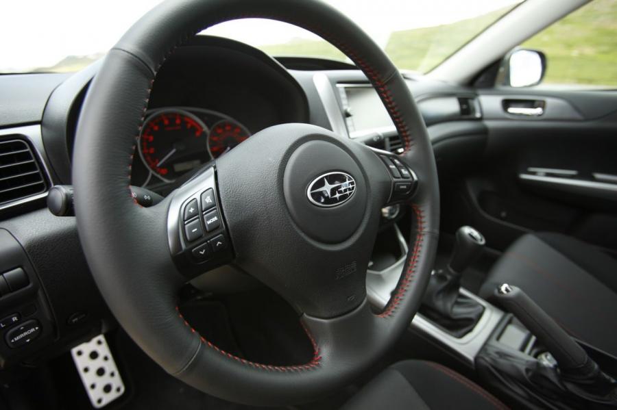  Subaru Impreza WRX Sedan 2011 года  (фото 23 из 34)